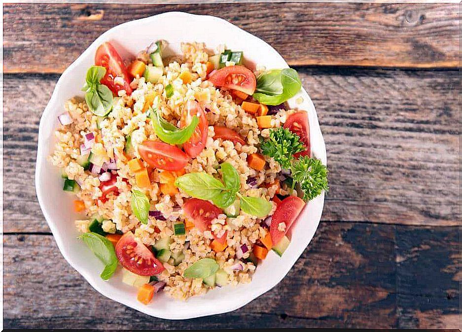 Salad with quinoa and vegetables