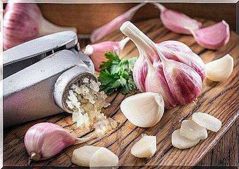 3 Home Remedies with Garlic to Lower Cholesterol