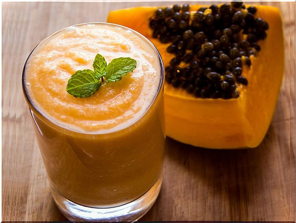 Papaya detox drink to lose weight