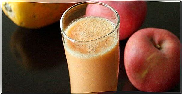 Apple and papaya detox drink to lose weight