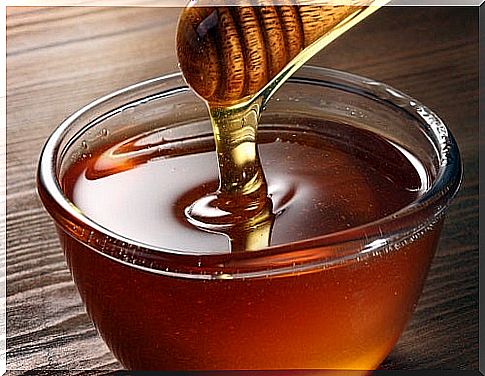 Recipe with honey to strengthen hair