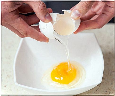 Egg to strengthen hair