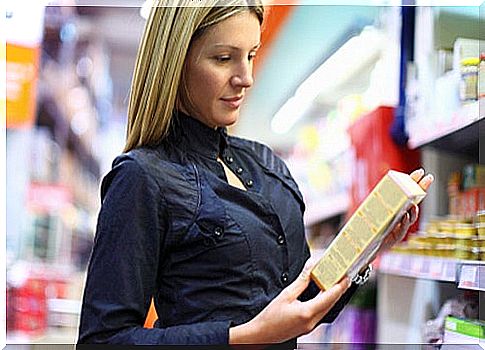 Woman buying food at the market to take care of her pancreas.