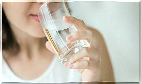 Drinking plenty of water helps the gastritis diet to control gastritis