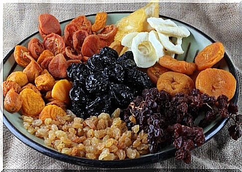 Dried fruits strengthen bones and fight fatigue