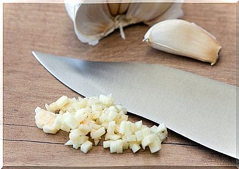 Garlic to control blood pressure and cholesterol