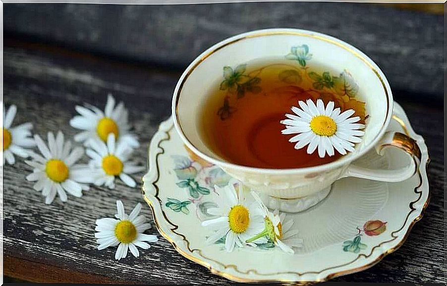 Chamomile tea to improve digestion