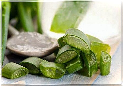 Aloe-vera-to-reaffirm-the-skin