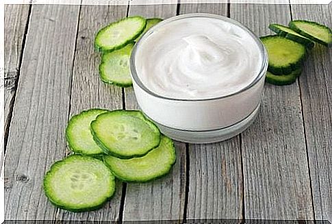 Natural yoghurt and cucumber can reduce facial blemishes