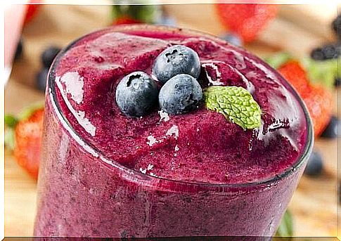 Fruit smoothie that contributes to the diet to lose weight