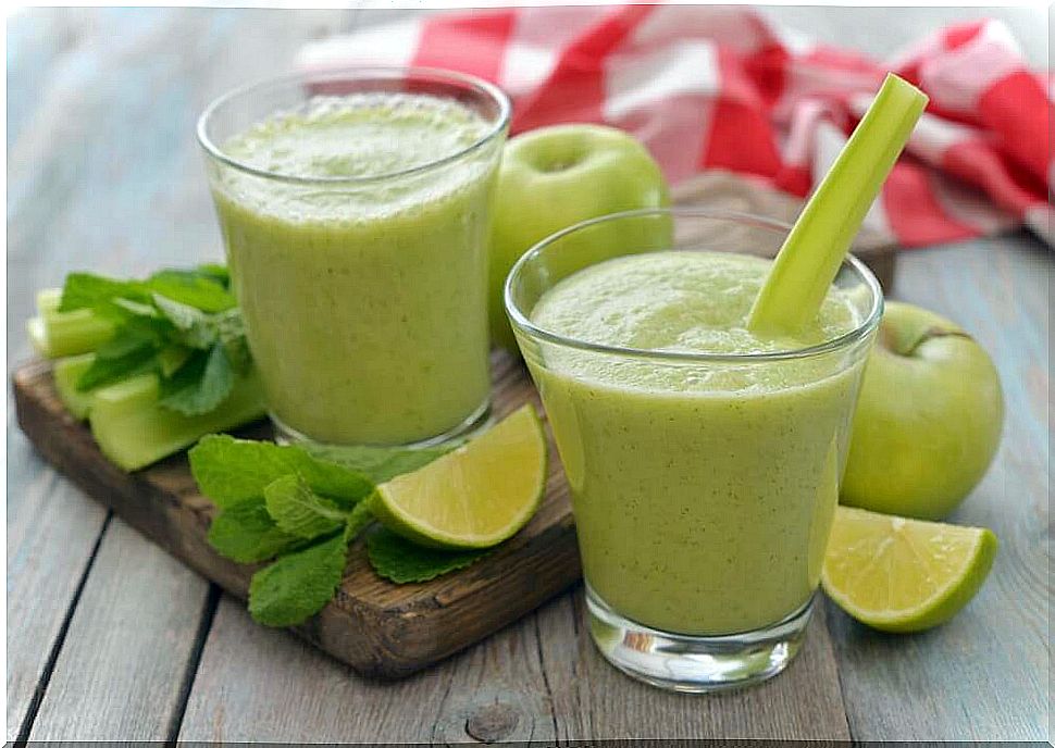 Celery and green apple smoothie