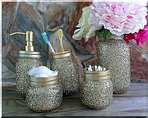 Decor with sparkles for the bathroom