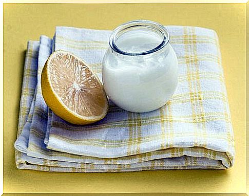 Yogurt and lemon mask